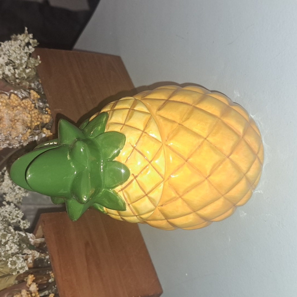 Ceramic Pinapple - Picture 2 of 5